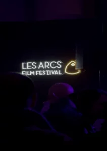 Lumière néon avec marqué les Arcs Films Festivals