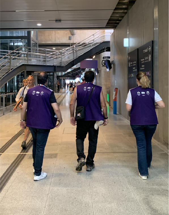 Avec les volontaires des JO en train de faire des rondes dans la gare
