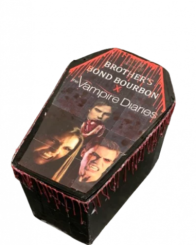 Prototype de notre boîte Kit presse réalisé sur le dessus on retrouve les acteurs de la série avec le nom de la série et le nom de la marque. Boîte noir avec des effets de goutte de sang pour rendre plus réel l'esprit vampire.